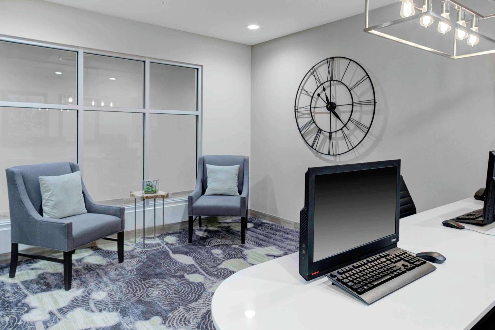 Homewood Suites By Hilton Lansing Eastwood Bagian luar foto